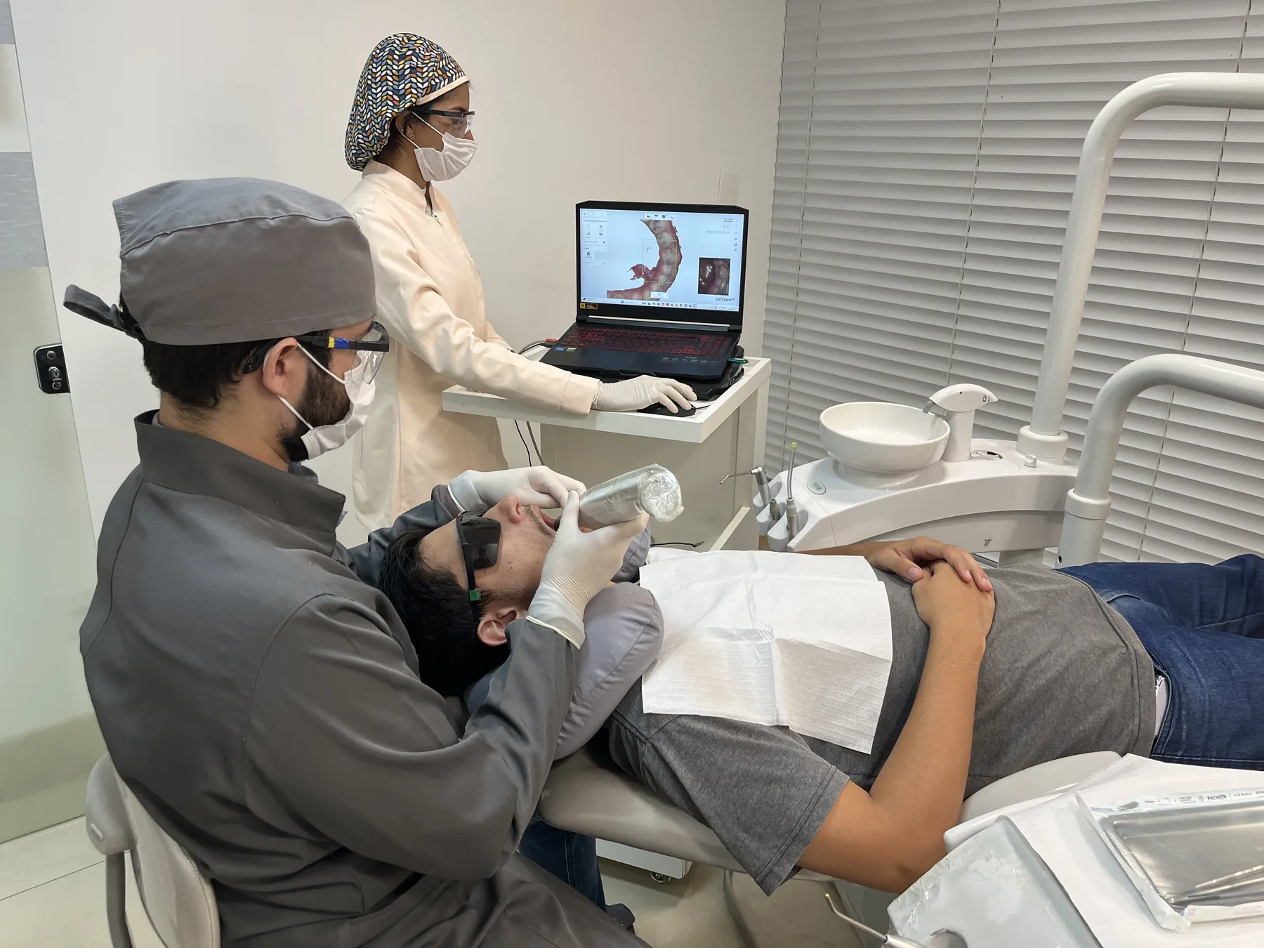 Implantes Dentários: A Escolha Premium para Reabilitação Oral e Seus Benefícios